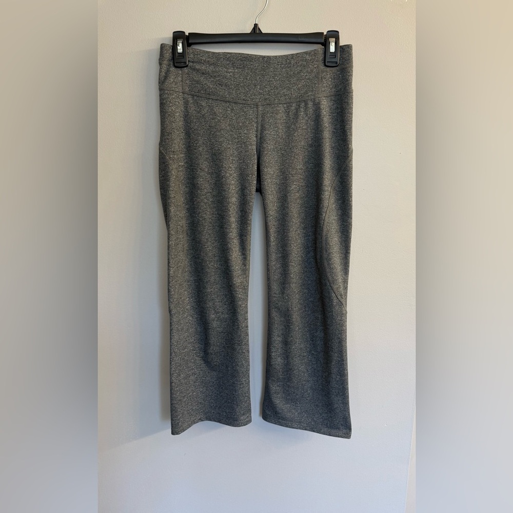 Athleta Grey Work It Out Capri Bootcut Crop Leggings Sz S Athleisure Comfycore